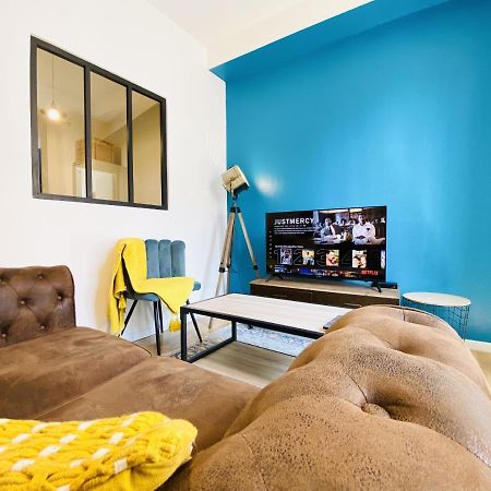 Blue Vintage / Centre Ville Rue Piétonne / Netflix Sens Extérieur photo